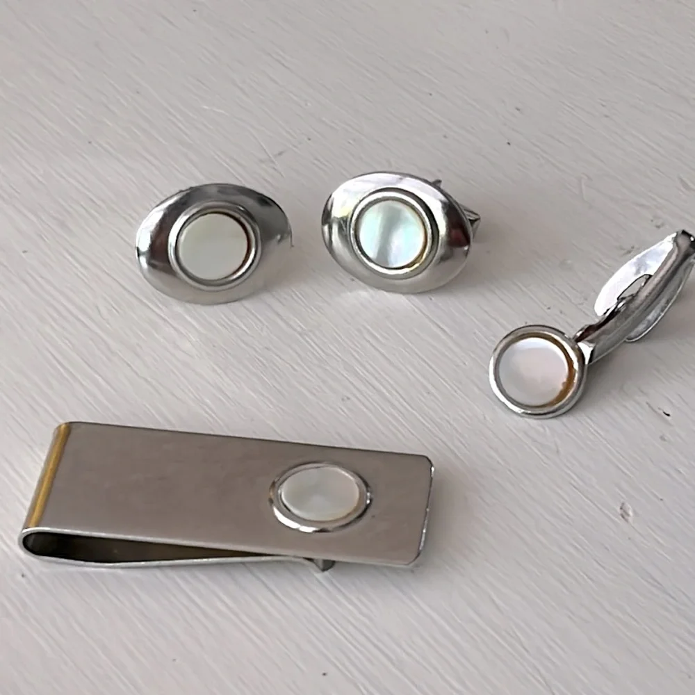 N/A silver toned